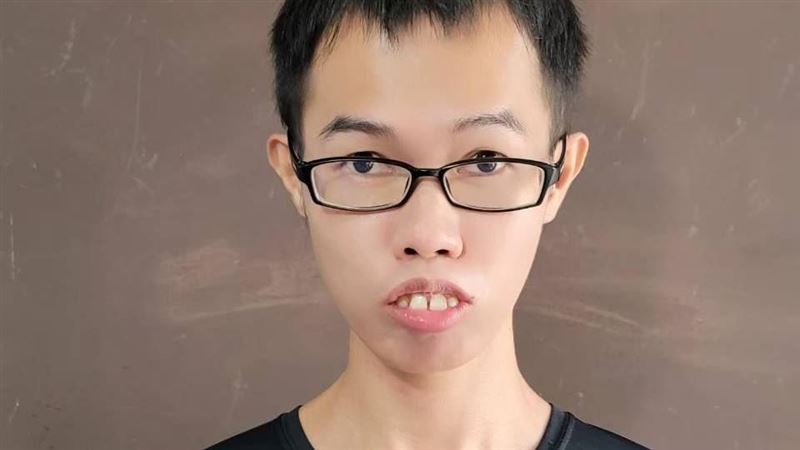  邓佳华 